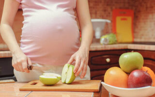 Свойства яблок во время беременности